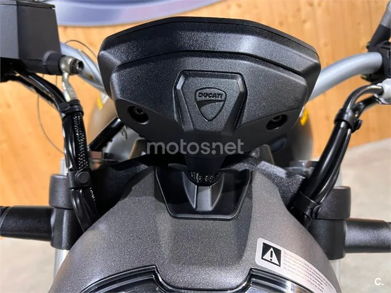 Ducati Monster 821 – Vista 11