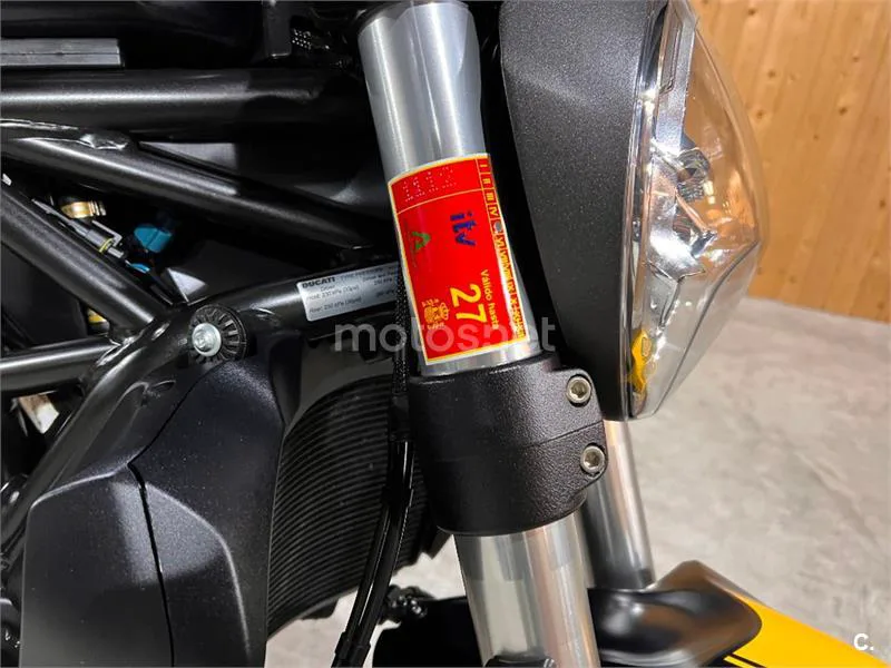 Ducati Monster 821 – Vista 18