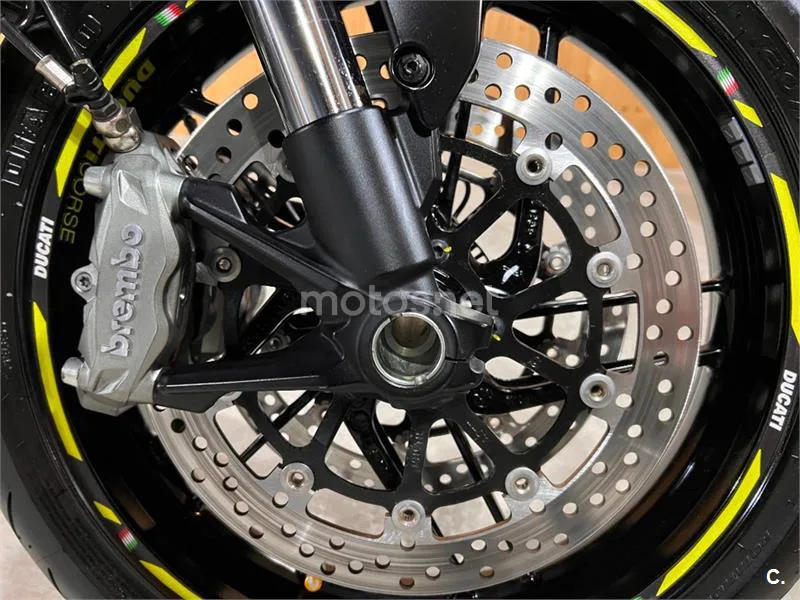 Ducati Monster 821 – Vista 21