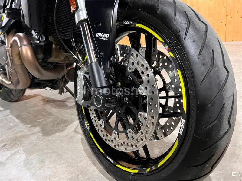 Ducati Monster 821 – Vista 22