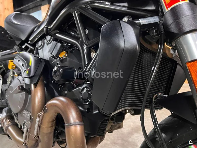 Ducati Monster 821 – Vista 24
