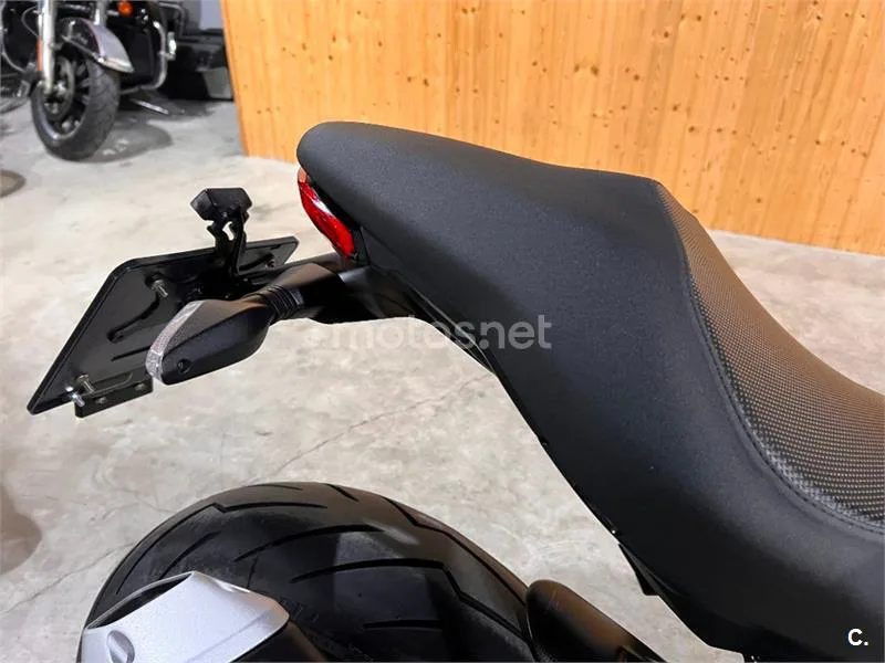 Ducati Monster 821 – Vista 34