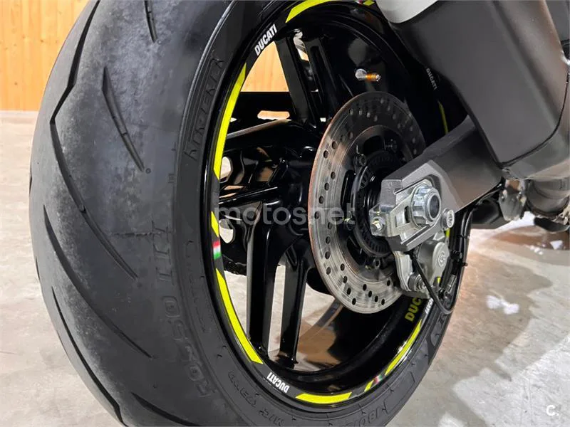 Ducati Monster 821 – Vista 40