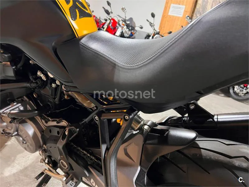 Ducati Monster 821 – Vista 42