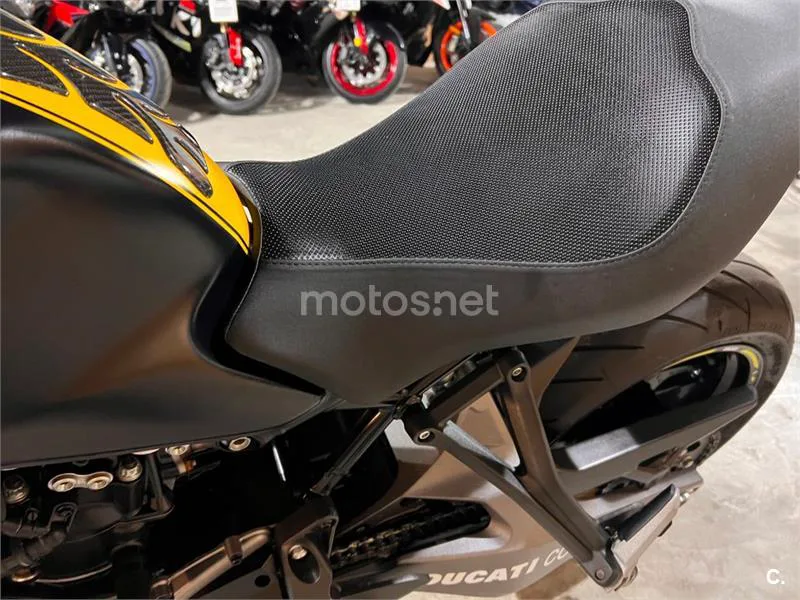 Ducati Monster 821 – Vista 44