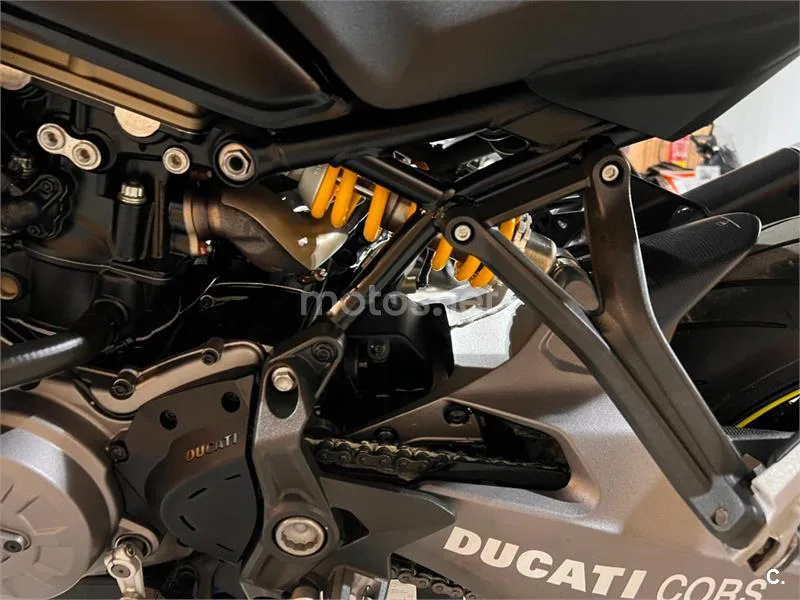 Ducati Monster 821 – Vista 49