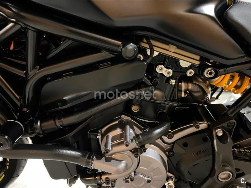 Ducati Monster 821 – Vista 52