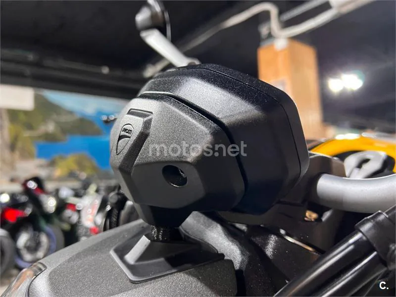 Ducati Monster 821 – Vista 59