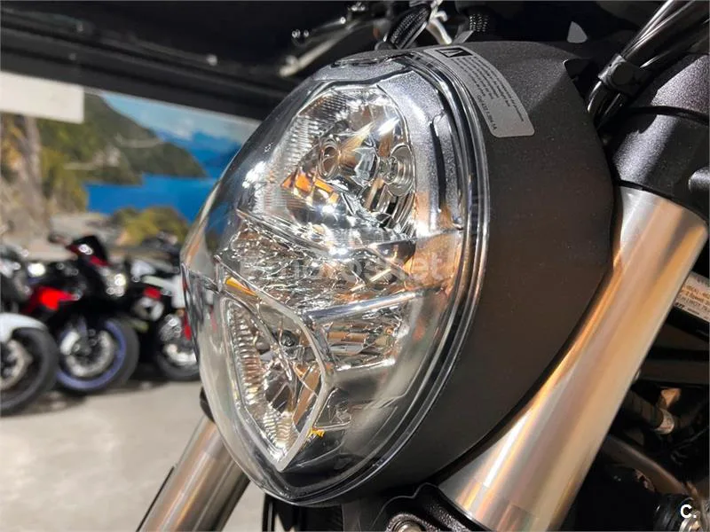 Ducati Monster 821 – Vista 60