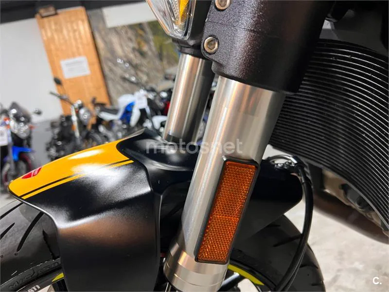 Ducati Monster 821 – Vista 62