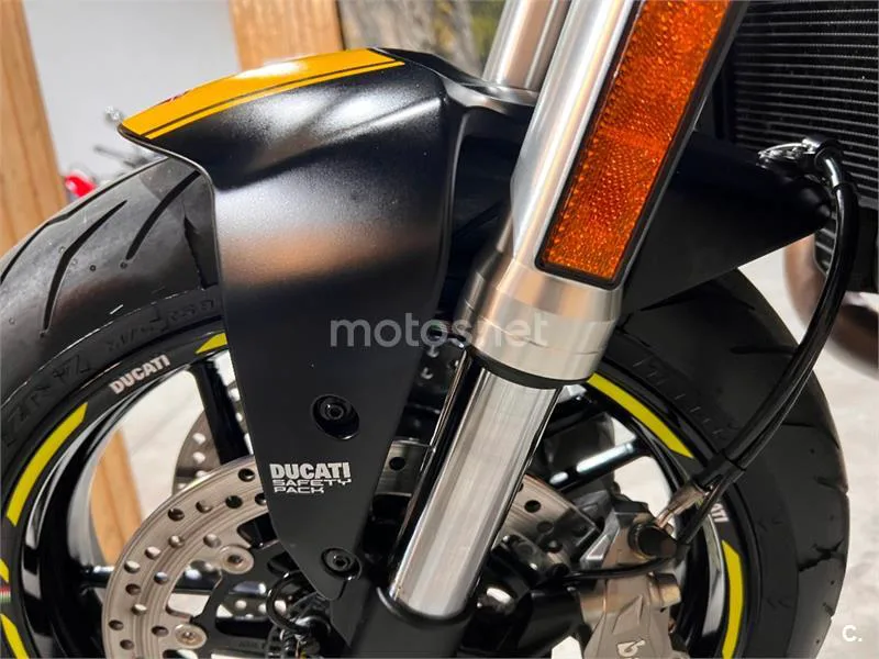 Ducati Monster 821 – Vista 63