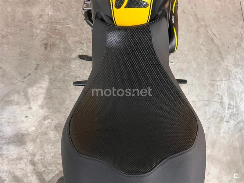 Ducati Monster 821 – Vista 77