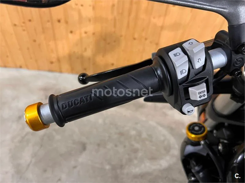 Ducati Monster 821 – Vista 80