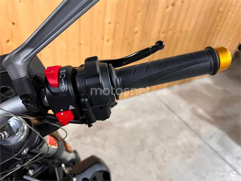 Ducati Monster 821 – Vista 82