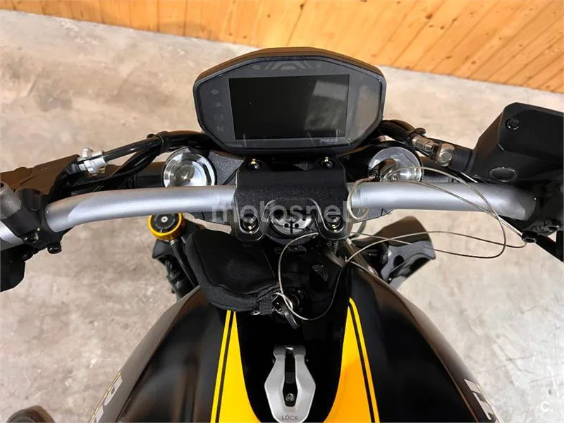 Ducati Monster 821 – Vista 83
