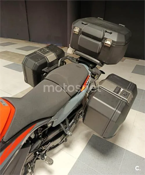 KTM 890 – Vista 11