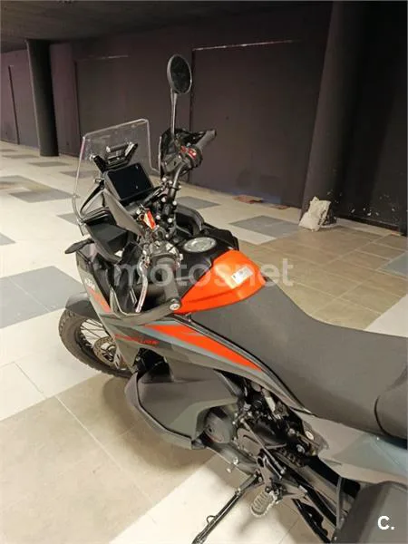 KTM 890 – Vista 12