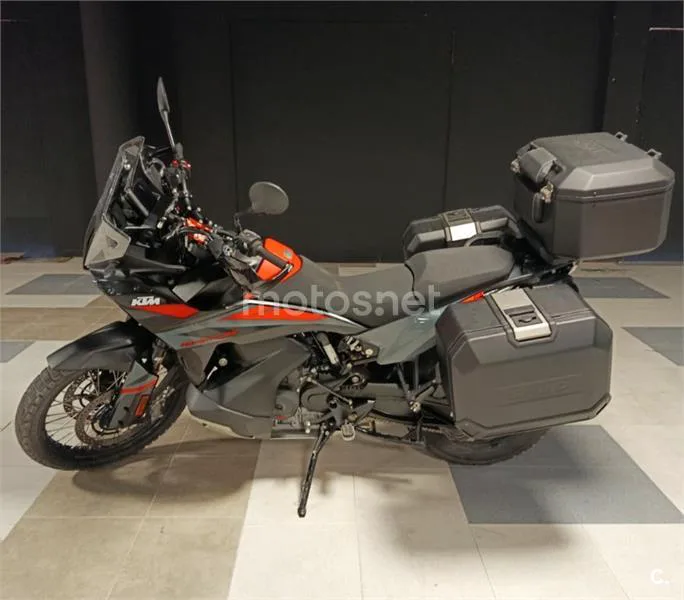 KTM 890 – Vista 3