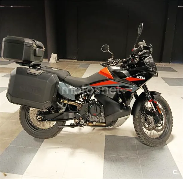 KTM 890 – Vista 7