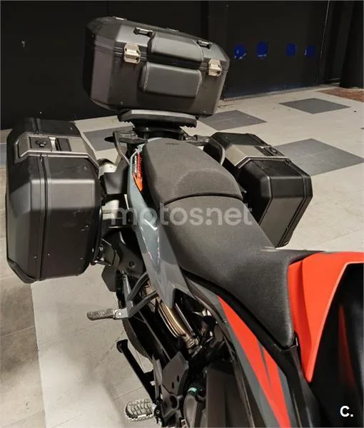 KTM 890 – Vista 10