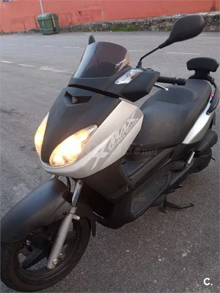 Yamaha XMAX 250 - Vista 3