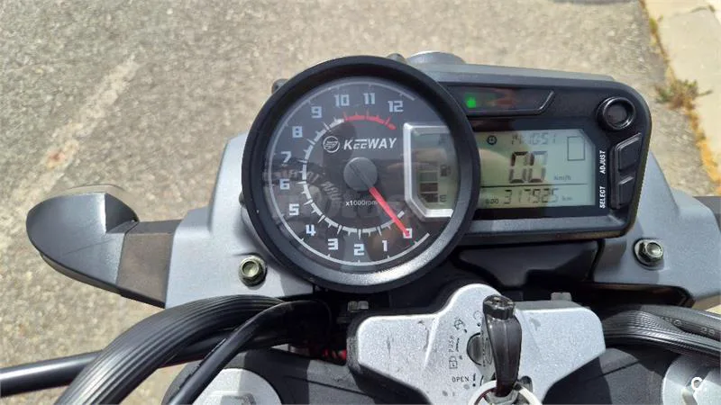 Keeway RKV 125 – Vista 8