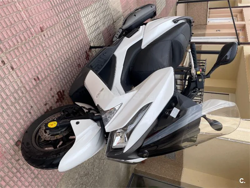 Kymco Grand Dink 300 – Vista 2