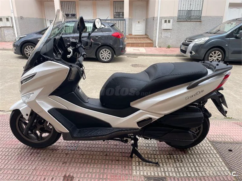 Kymco Grand Dink 300 – Vista 3
