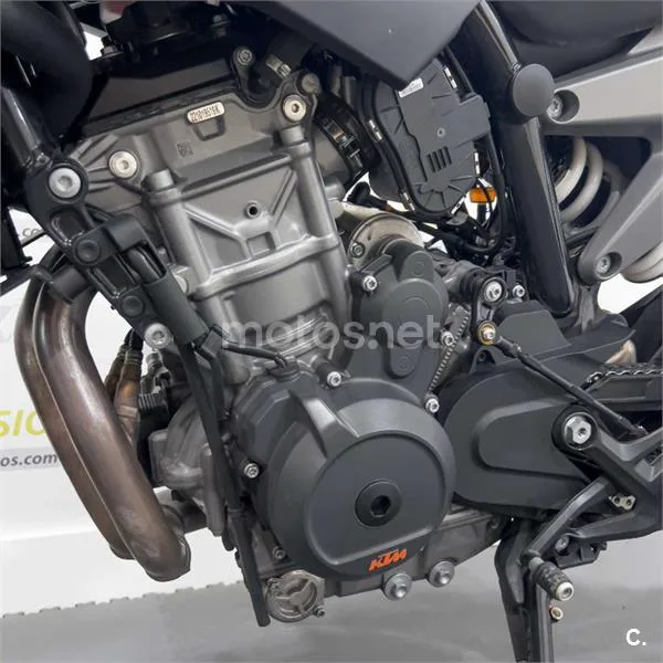 KTM 790 – Vista 22