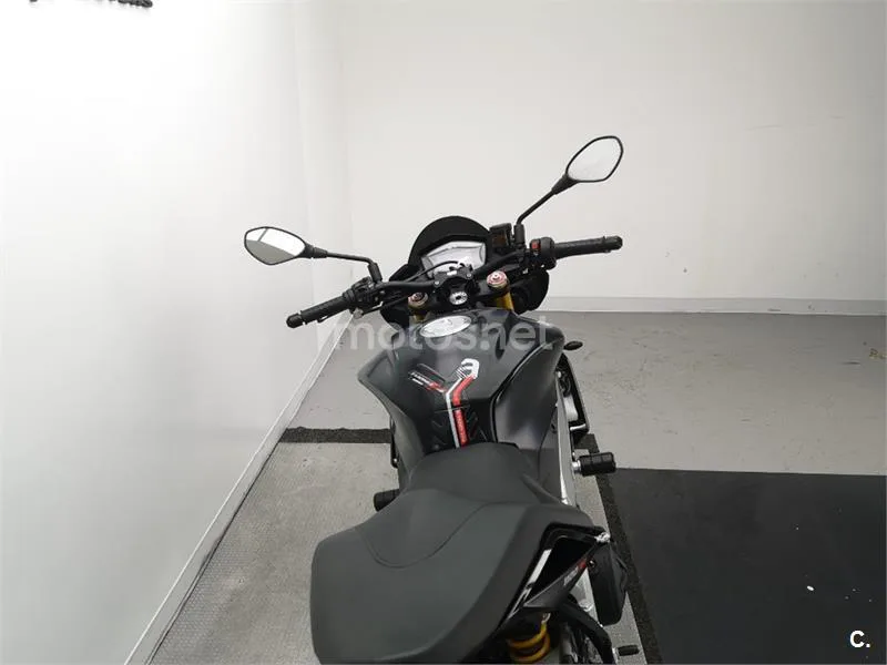 Aprilia Tuono V4 1100 – Vista 7