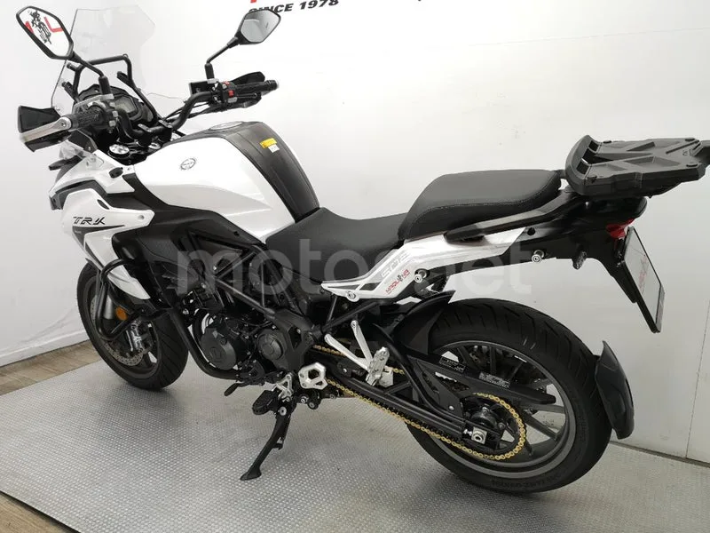 Benelli TRK 502 – Vista 16