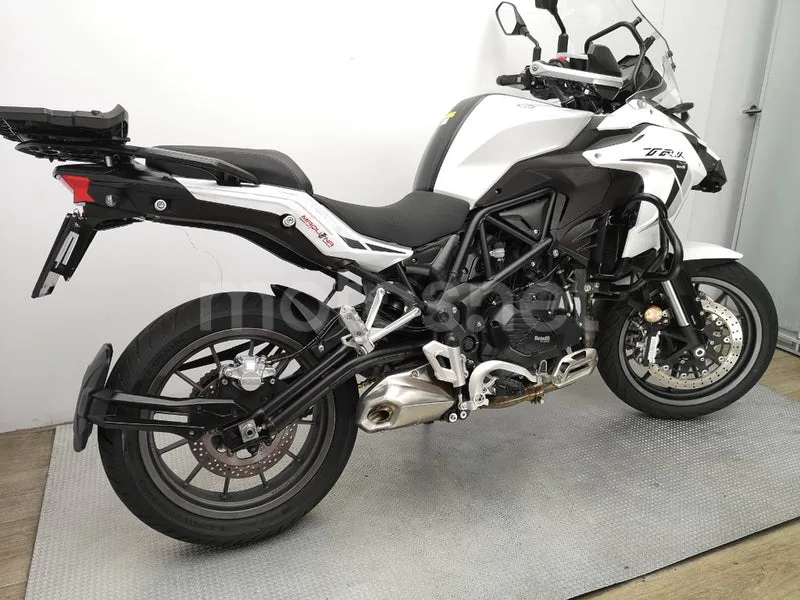 Benelli TRK 502 – Vista 4