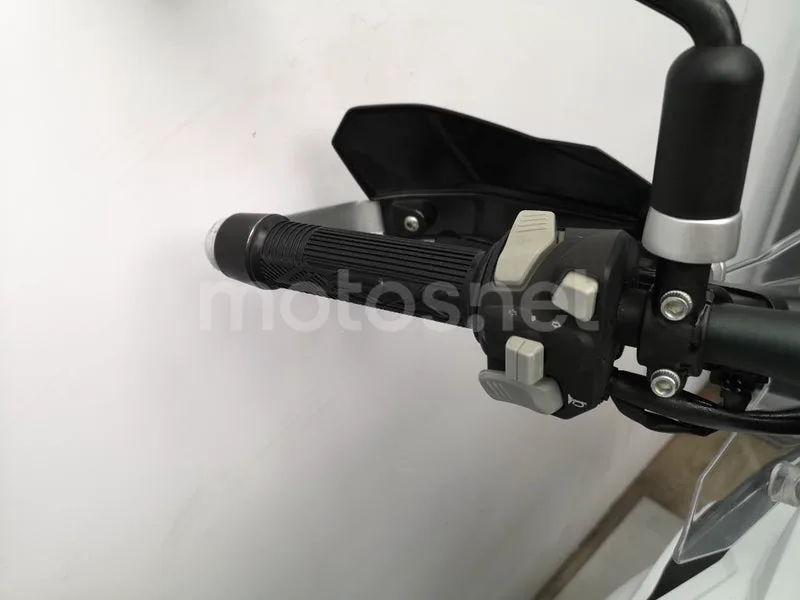 Benelli TRK 502 – Vista 8