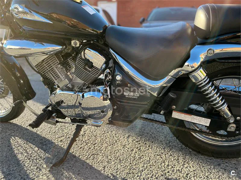 Suzuki Intruder 250 LC – Vista 4