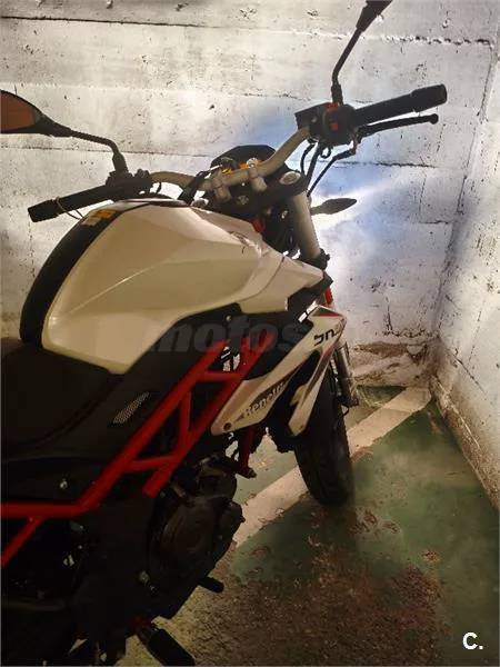 Benelli BN 125 – Vista 2