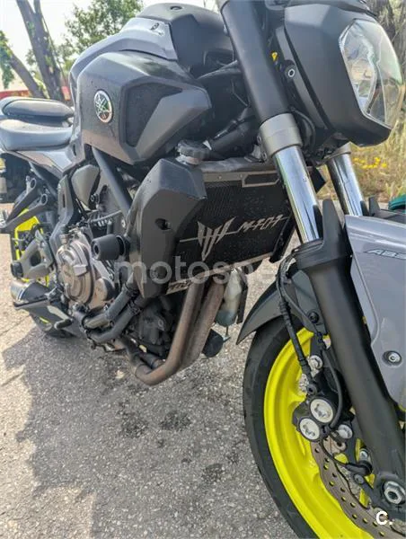 Yamaha MT-07 – Vista 8