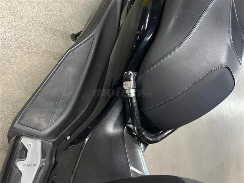 Yamaha XMAX 300 – Vista 7