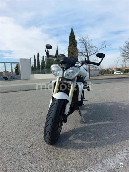 Triumph Street Triple – Vista 3
