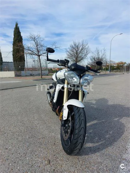 Triumph Street Triple – Vista 4