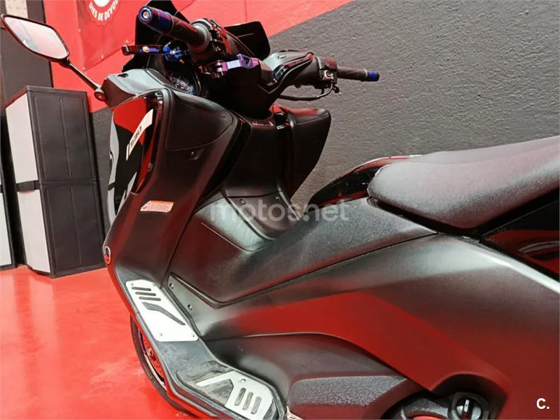 Yamaha TMAX – Vista 14