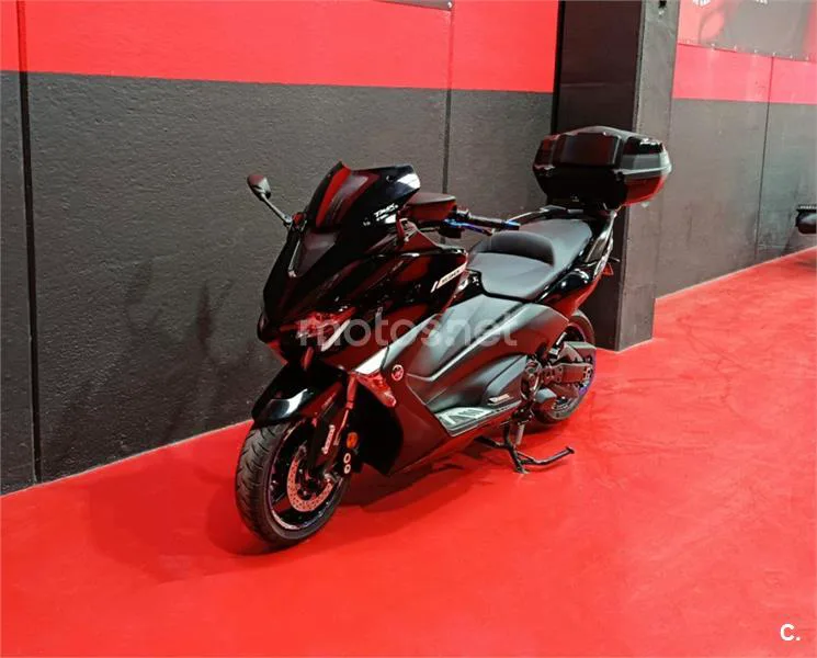 Yamaha TMAX – Vista 4