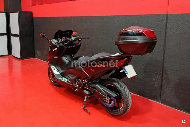 Yamaha TMAX – Vista 9