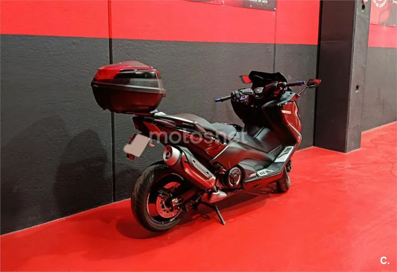 Yamaha TMAX – Vista 10