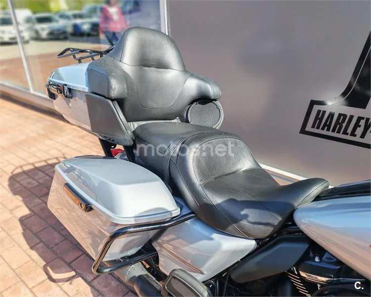 Harley-Davidson Road Glide – Vista 8