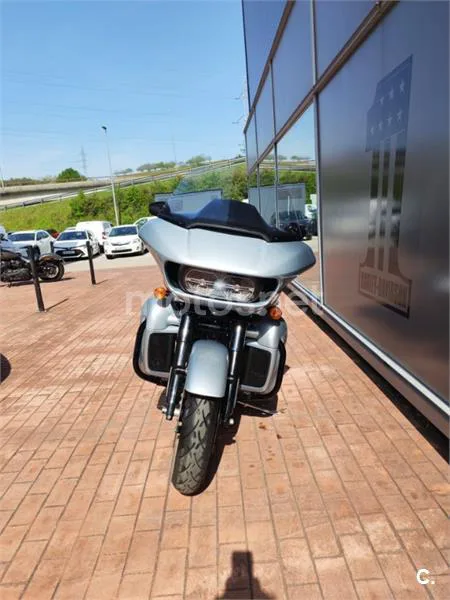 Harley-Davidson Road Glide – Vista 9