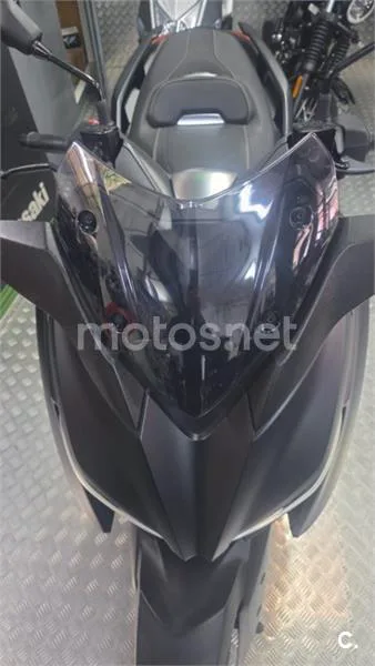 Yamaha XMAX 300 – Vista 16