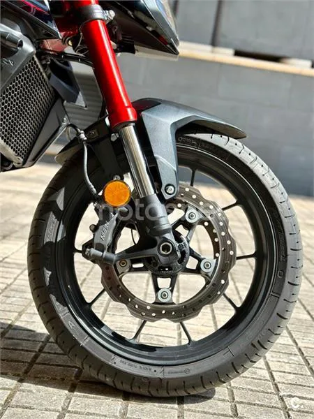 Honda CB 750 Hornet – Vista 29