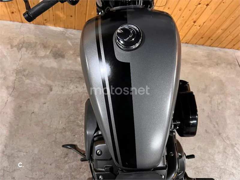 Yamaha XV 950 Racer – Vista 12