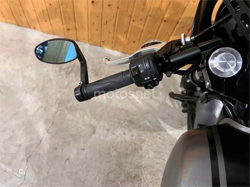 Yamaha XV 950 Racer – Vista 13