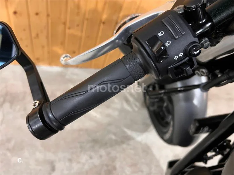 Yamaha XV 950 Racer – Vista 14